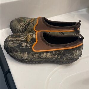 Muck Boot Kids' Camo Water Shoes - Brown/Orange Trim
